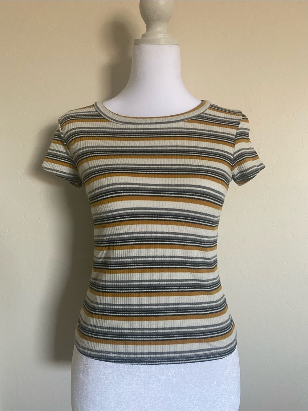 Juniors' Yellow Black Short Sleeve Tee